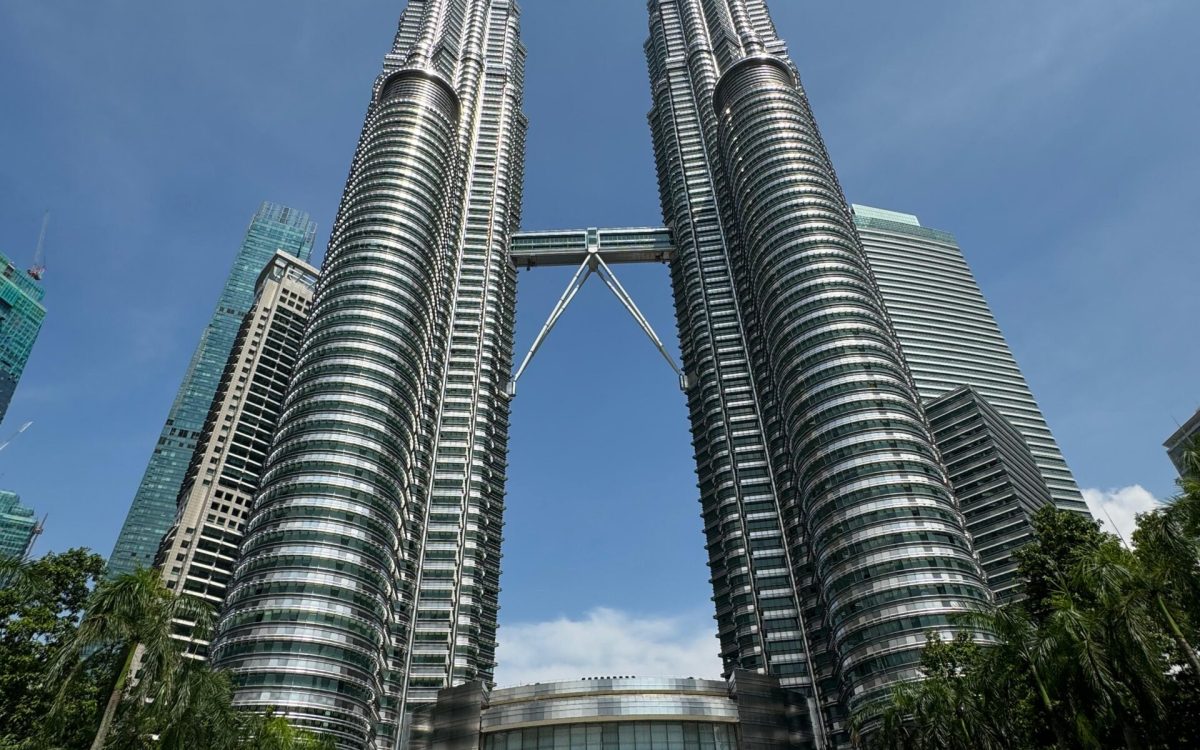 Experiencing the Petronas Twin Towers: A Must-Visit in Kuala Lumpur